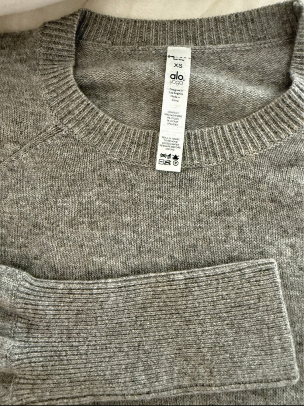 ALO Yoga Women's Cashmere Grey Boyfriend Crewneck Sweater